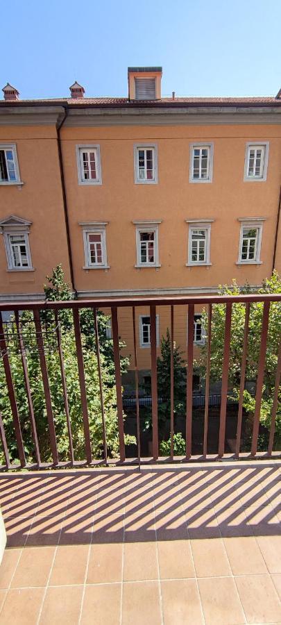 Slataper 22 - Sunny, Central And Confortable Триест Экстерьер фото
